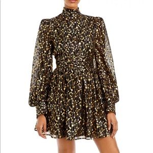 NWT. Obsessed with this dress, it just doesn’t fit me.